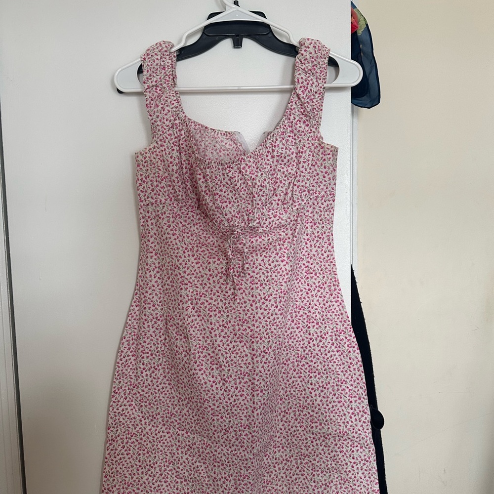 La Belle Pink Floral Midi Dress with Sweetheart Neck